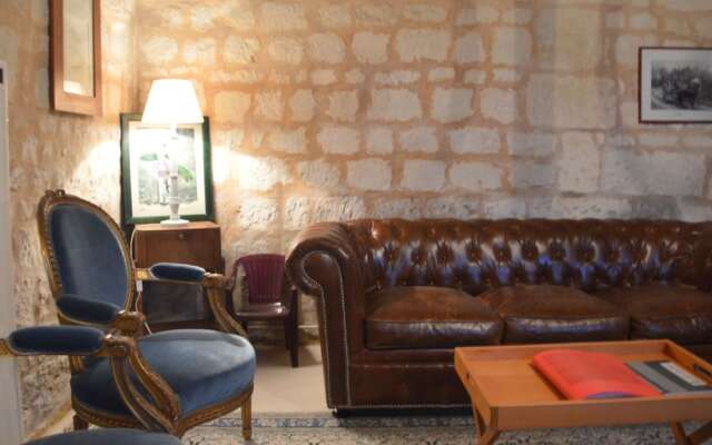 Cozy Holiday Home Near Forest in Lerné