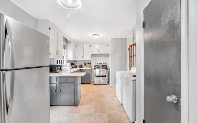 Spacious 2BR Duplex - Near Uptown Charlotte