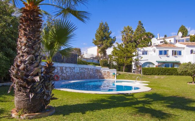 Spacious 2 Bed Apartment in Calahonda