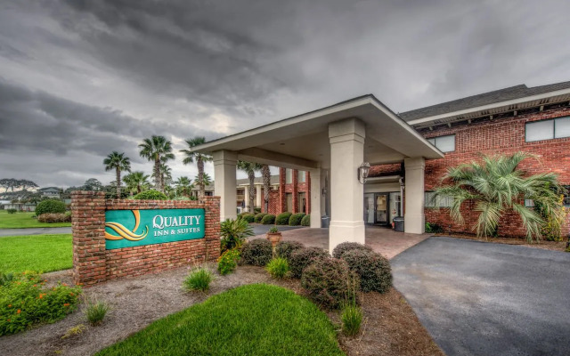 QUALITY INN &amp; SUITES