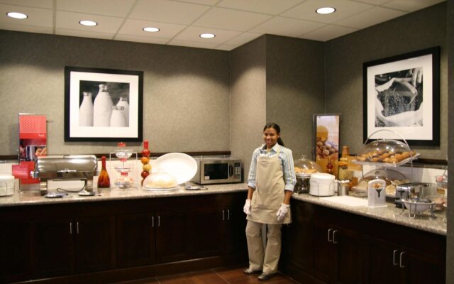 Hampton Inn & Suites Omaha-Downtown