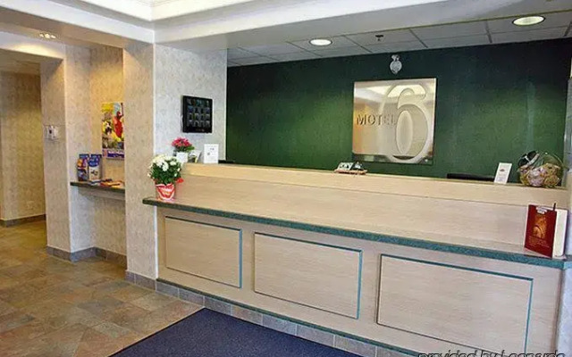 Motel 6