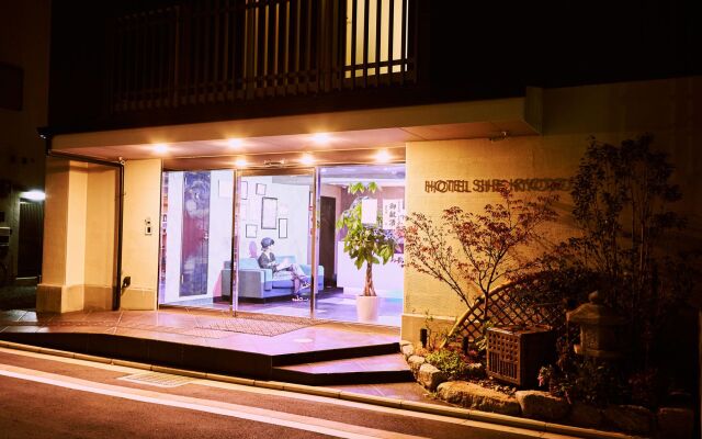 Hotel She, Kyoto