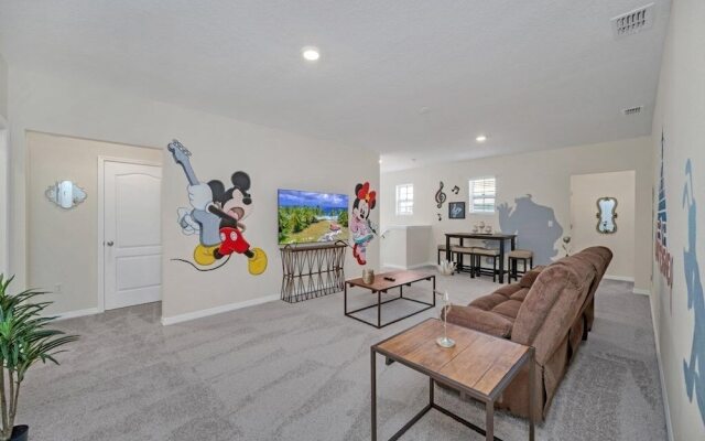 7535oakmoss 7 Bedroom Villa by RedAwning