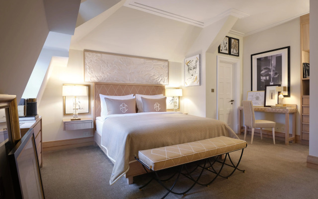 Schlosshotel Berlin By Patrick Hellmann