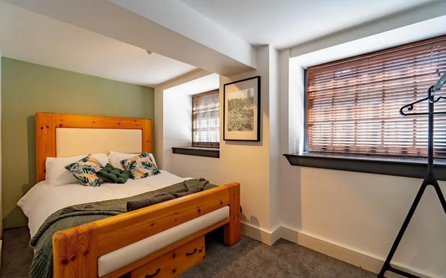 Stunning Modern City Centre Apartment Retreat