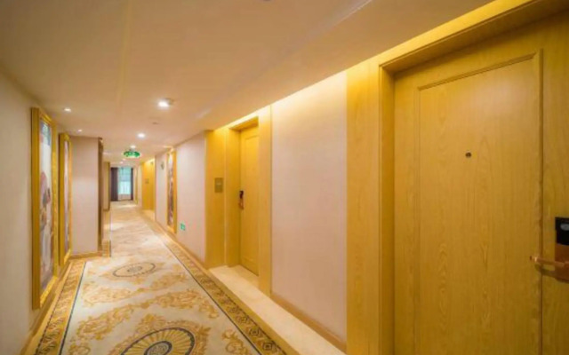Vienna International Hotel (Huaihua City Center)