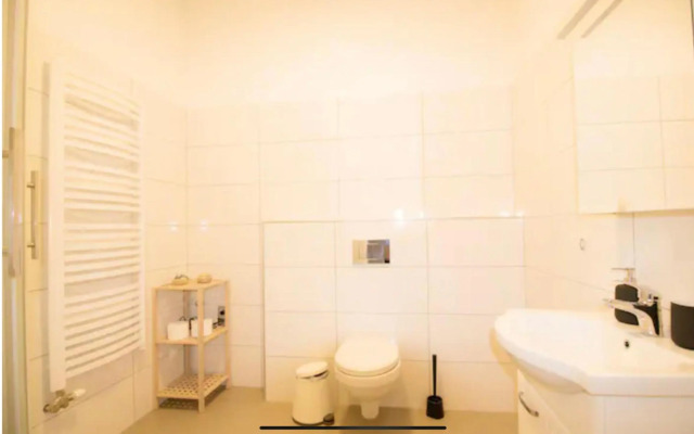 Studio-Apartment between Schoenbrunn & the City Center (18)