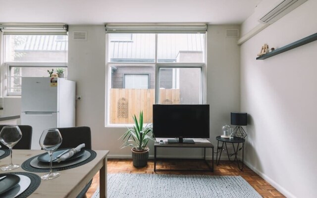 Cosy Melbourne Apartment Close To CBD