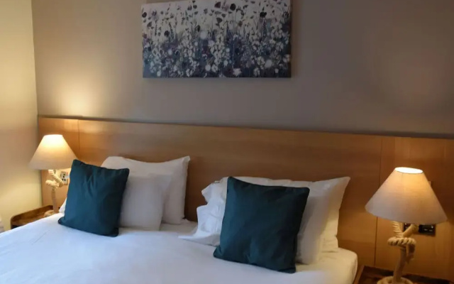 Crossways Inn