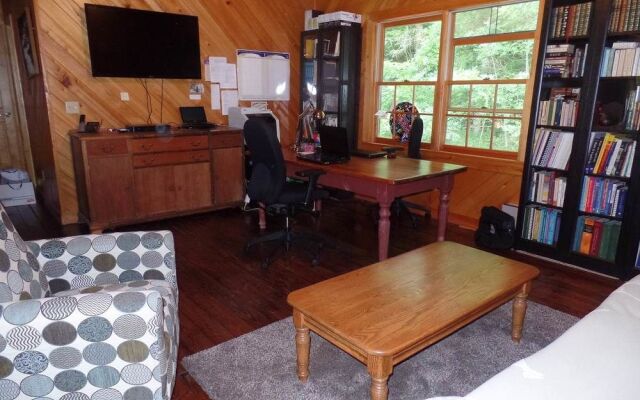 Creekside Paradise Bed and Breakfast