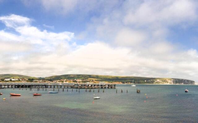 Waters Edge Balcony Apartment
