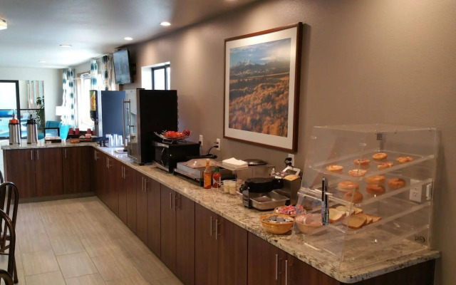 Sandhill Inn & Suites