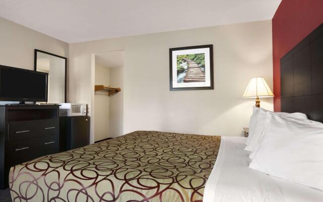 Travelodge by Wyndham Traverse City MI