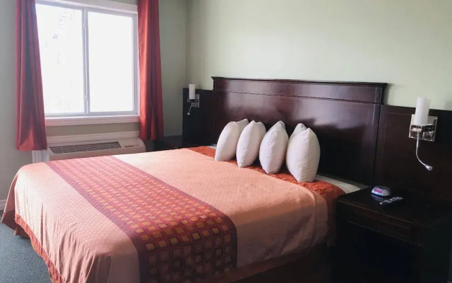 Perth Plaza Inn & Suites