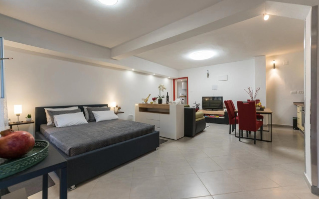 Studio Apartman Mirakul