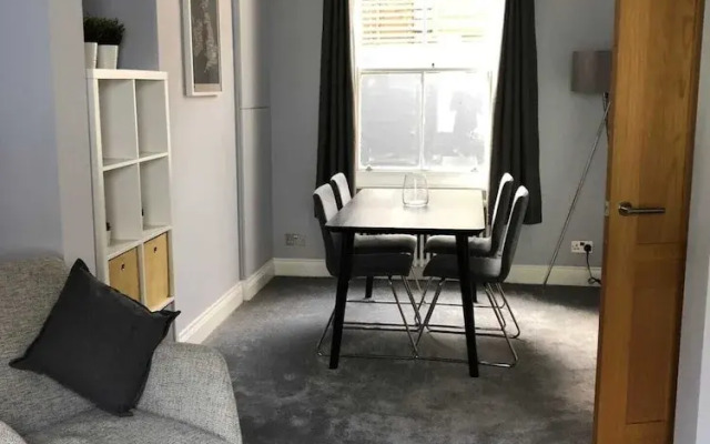 Modern and Stylish 2 Bedroom House in Brighton