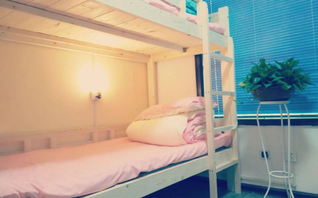 Broncos Youth Hostel