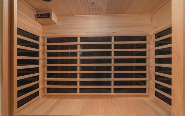 Awesome Home in Sumber With Sauna, Wifi and 7 Bedrooms
