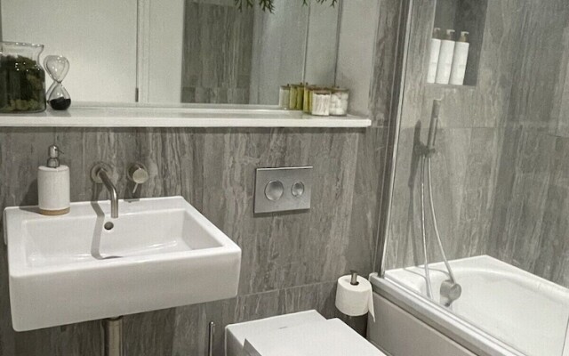 Harbourside Hideaway - Superb Flat With Terrace