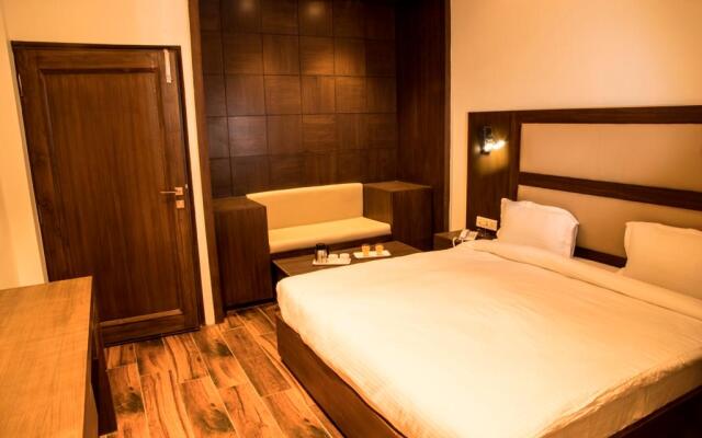 Pavna Palace Hotel
