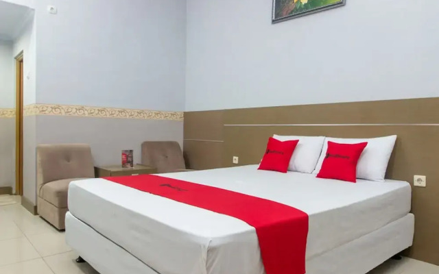 RedDoorz near Goa Panggung