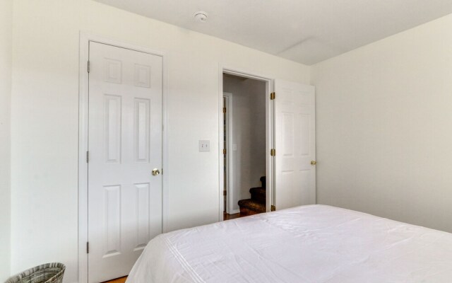 Spokane Valley Home w/ Fire Pit - 1 Mi to Trails!