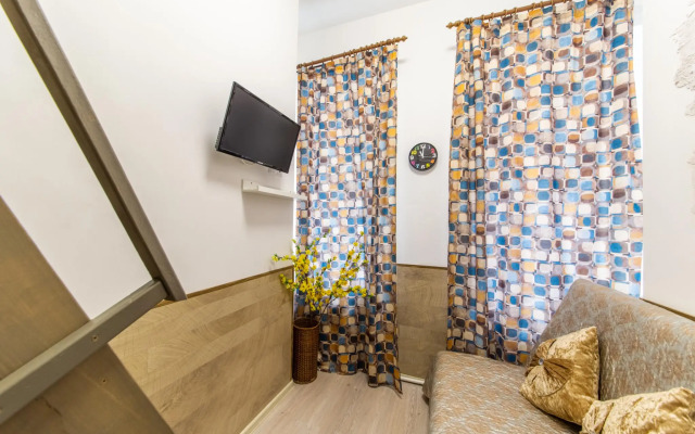 Достоевскинн на улице Марата