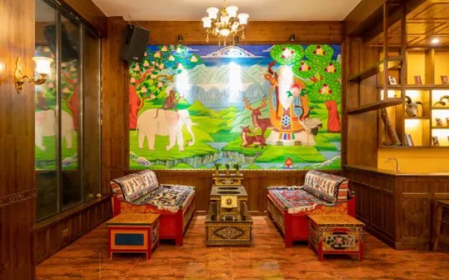 Far Mountain Dream Hotel