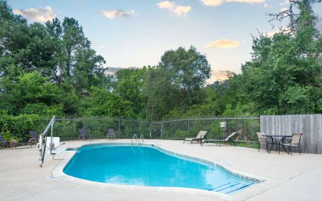 Motel 6 Livingston, TX