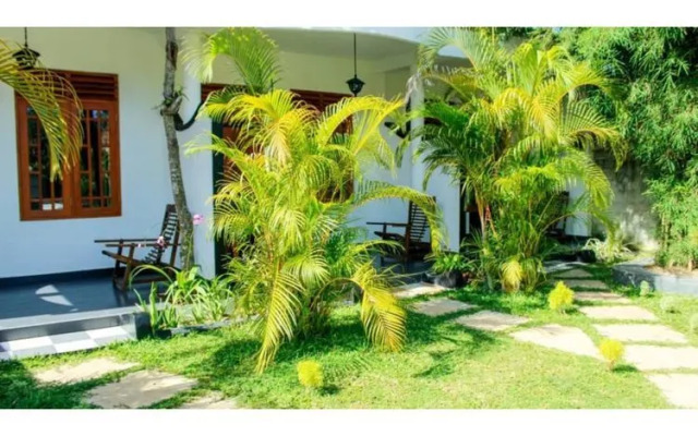 Vista Rooms Near Mirissa Beach 1