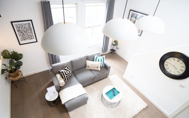 City View Three-bed Premier Apartment London