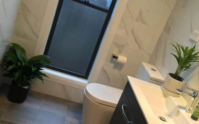 Executive Villa, private 2 bedroom in ideal location