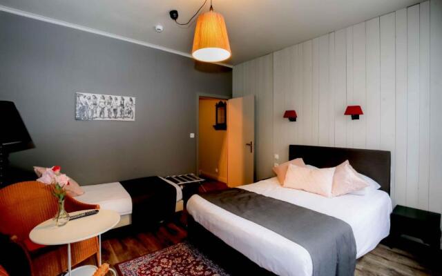 Hotel Rose Red