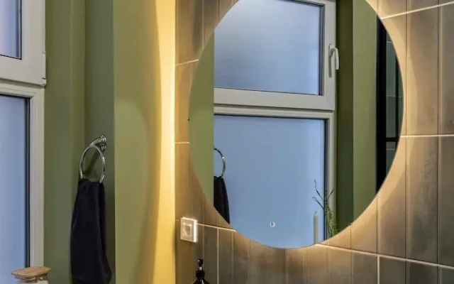 Serene 1BR Apartment in University Square