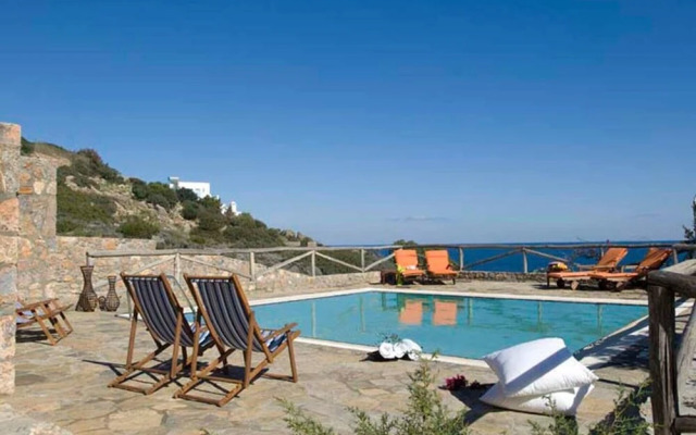 Beautiful 3-bed Sea Front Villa in Agios Nikolaos