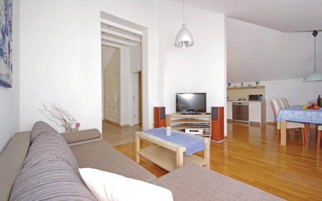 Beautiful Home in Makarska With Wifi and 2 Bedrooms