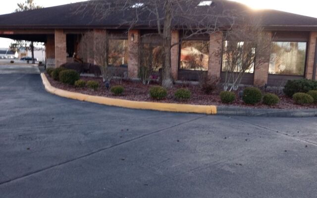 New Martinsville Inn