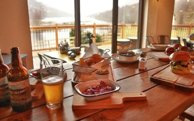 MacDonald Hotel & Cabins