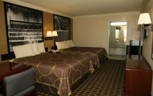 Super 8 by Wyndham Tyler TX