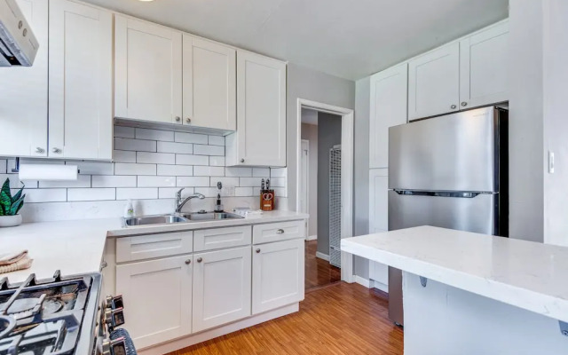 Centrally Located Burbank Duplex Near Hollywood!