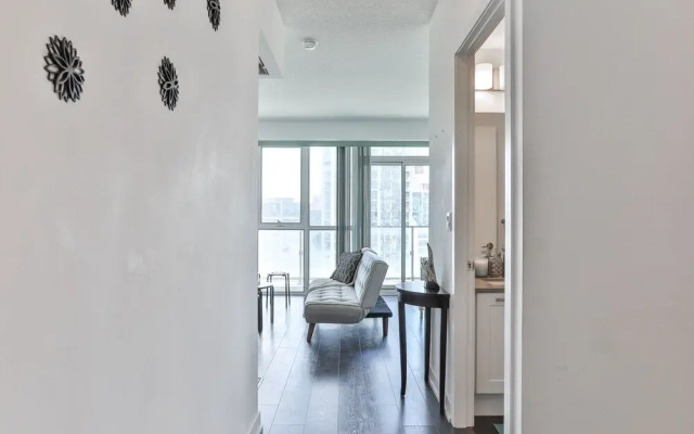Stunning Harbourfront Condo