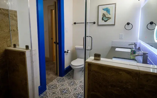 5Bdrm 3.5Bath 12Beds - HOME BIG AS TEXAS