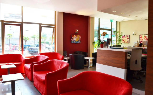 Hotel Midi