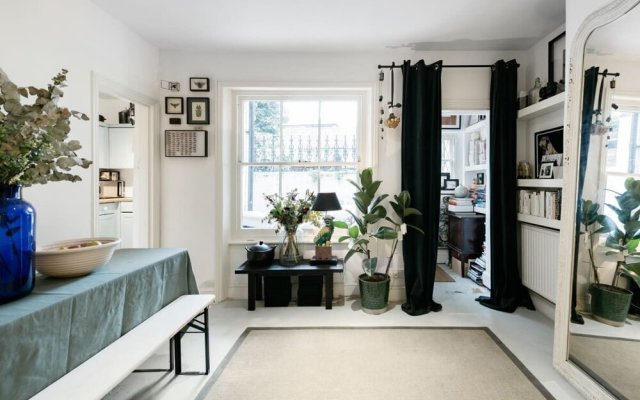 Modern & Beautiful Garden Apartment in Hammersmith, London