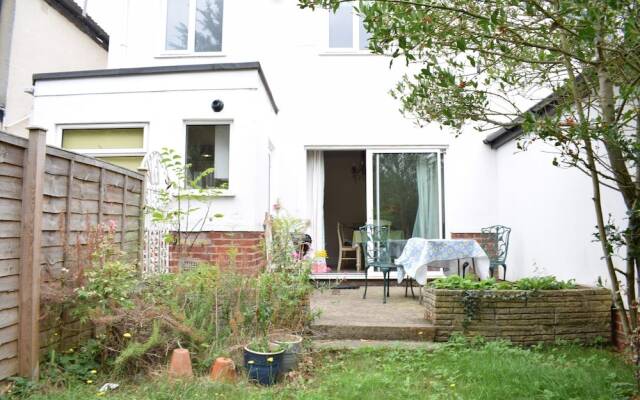 Bright 2 Bedroom House in Oxford