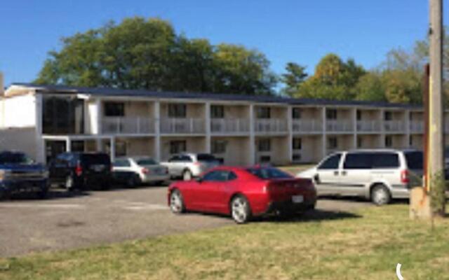 Economy Inn North Randall