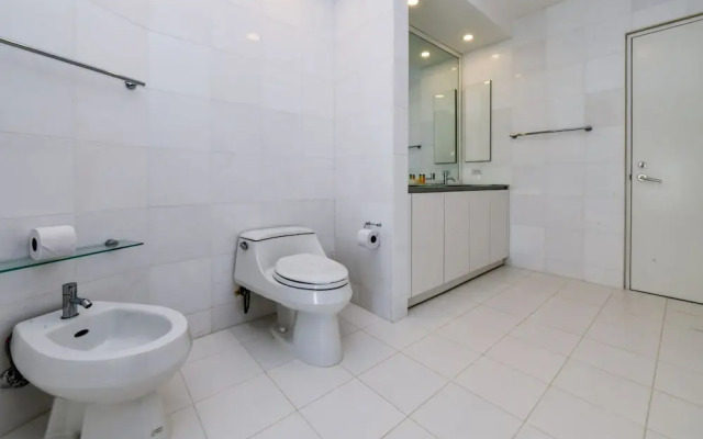 Ocean Front 7-bedroom 7-bath Sunset Views Malmok!