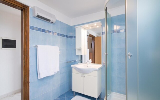 Nice Home in Nedescina With Wifi and 5 Bedrooms