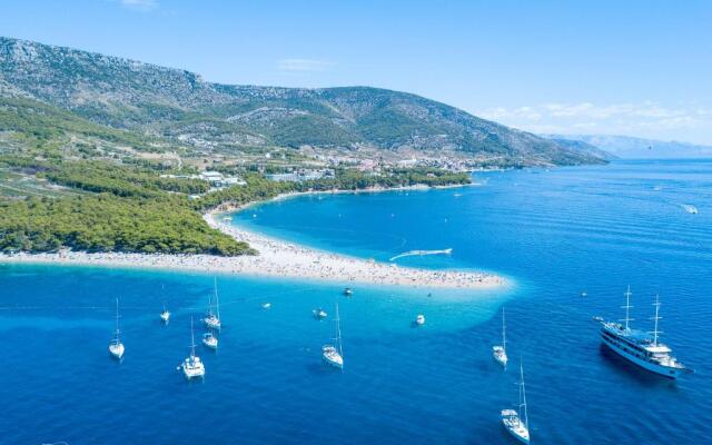 Sea Pearl Residence - Top beachfront location apartments in Bol centre